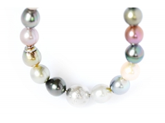intensiv naturfarbene Tahiti- und S&uuml;sswasserzuchtperlenkette mit Wechselschlie&szlig;e Sternenhimmel  in Weissgold 750, Brillanten 0,25 ct